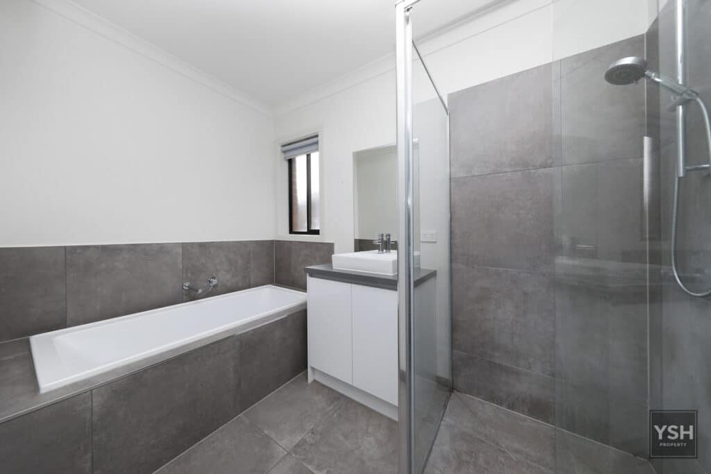 15 Rex Drive, Thornhill Park, VIC 3335