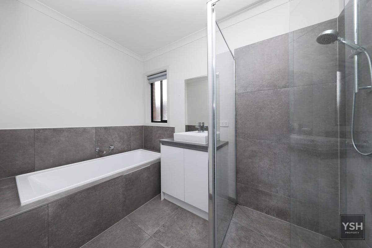 15 Rex Drive, Thornhill Park, VIC 3335