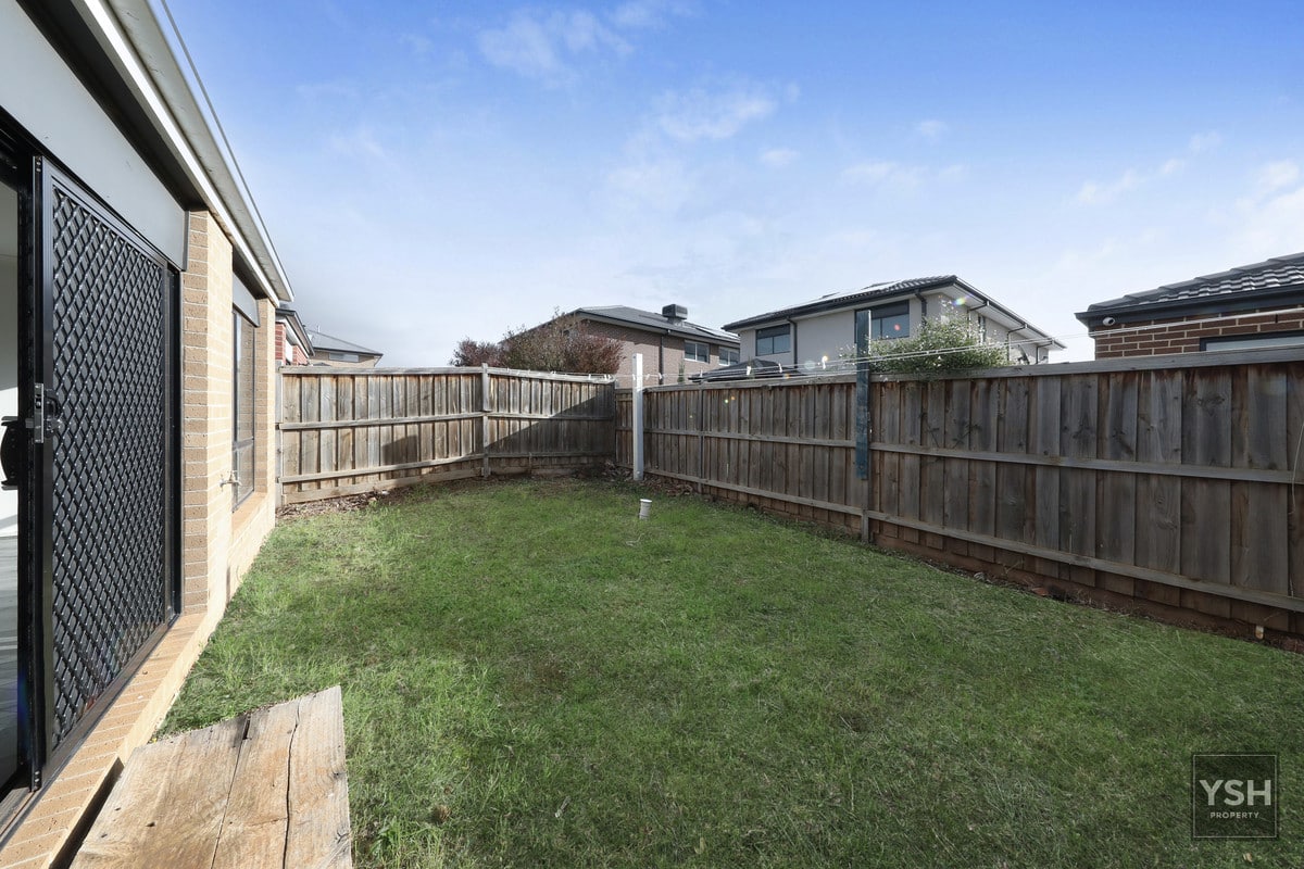 15 Rex Drive, Thornhill Park, VIC 3335