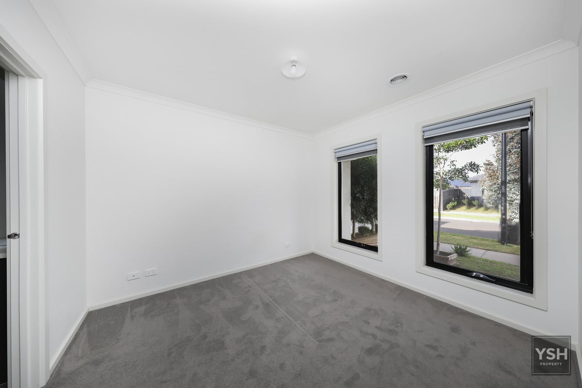 15 Rex Drive, Thornhill Park, VIC 3335